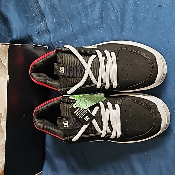 Dc shoes - Picture 1 of 7